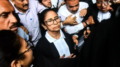 কলকাতা হাইকোর্টে মমতার বিরুদ্ধে গালাগাল ও মারধরের অভিযোগে বিক্ষোভ
