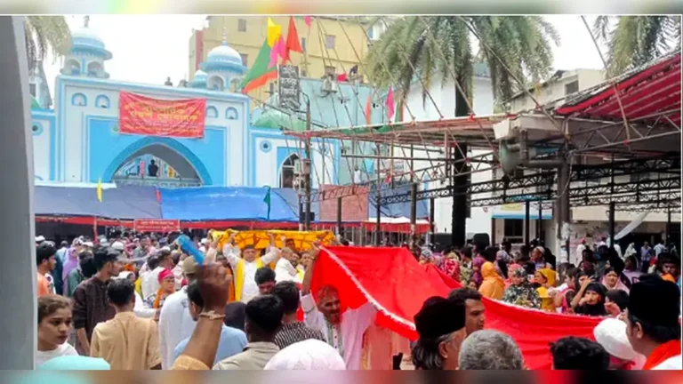 “লালে লাল, বাবা শাহজালাল” ধ্বনিতে মুখরিত শাহজালালের মাজার”