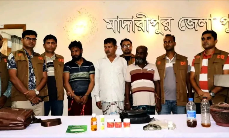 মাদারীপুরে আবাসিক হোটেলে ডিবি পুলিশের অভিযান, অজ্ঞান পার্টির ৩ সদস্য গ্রেফতার