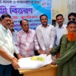 মোংলা বন্দরে শ্রমিক-কর্মচারীদের মাঝে ঈদ খাদ্য সামগ্রী বিতরণ