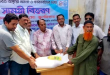 মোংলা বন্দরে শ্রমিক-কর্মচারীদের মাঝে ঈদ খাদ্য সামগ্রী বিতরণ