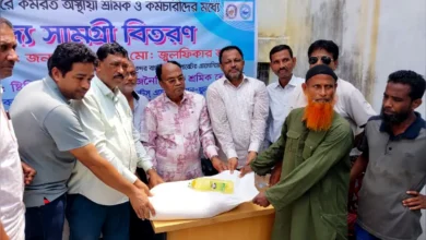 মোংলা বন্দরে শ্রমিক-কর্মচারীদের মাঝে ঈদ খাদ্য সামগ্রী বিতরণ
