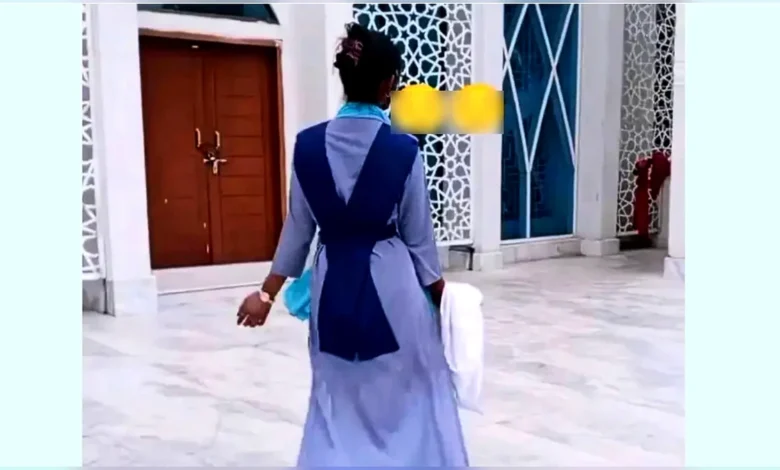 স্কুল ড্রেসে মসজিদে টিকটক করে টিসি পেল ছাত্রী