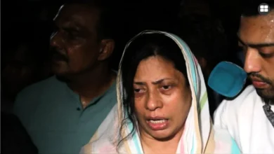 মৃত মেয়ের ছবি না তোলার অনুরোধ জানিয়ে কারিনার মা বললেন, ‘এগুলো ধর্মের পরিপন্থি’
