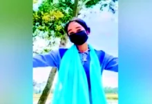 মসজিদে টিকটিক করায় বিদ্যালয় থেকে ছাত্রী বহিষ্কার