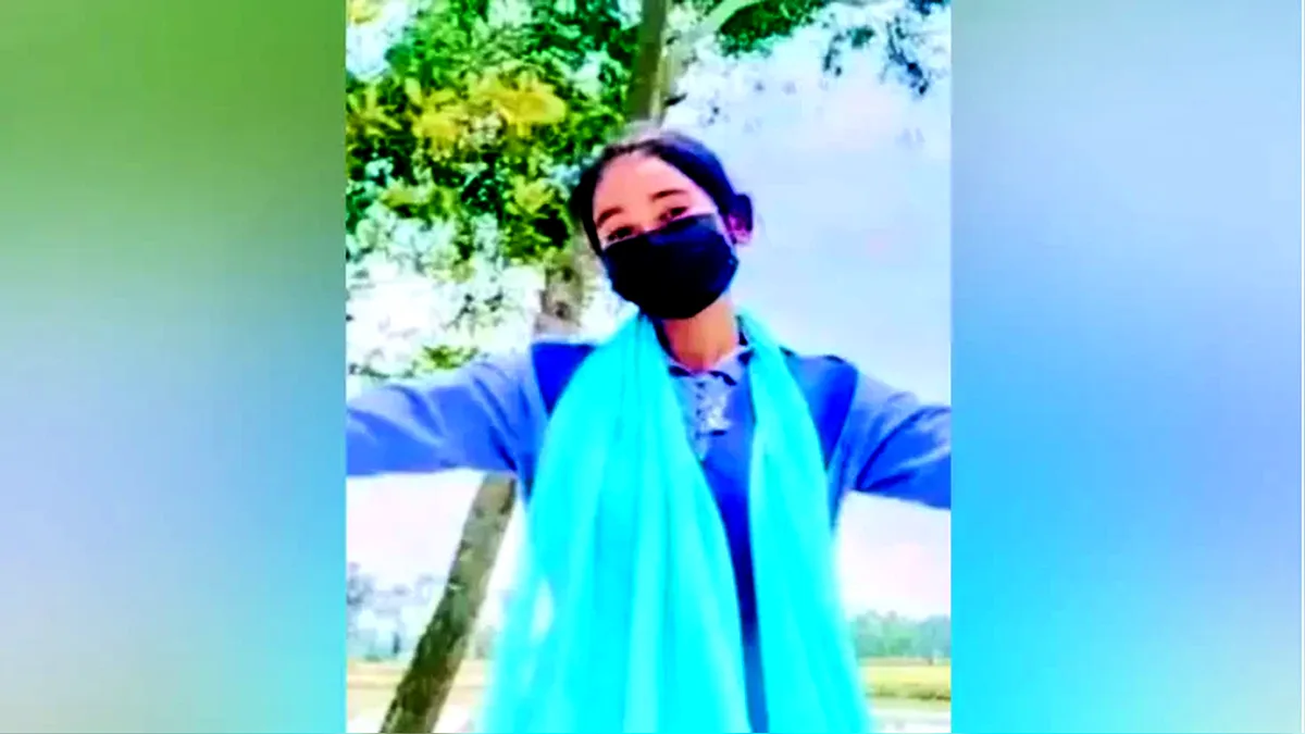 মসজিদে টিকটিক করায় বিদ্যালয় থেকে ছাত্রী বহিষ্কার