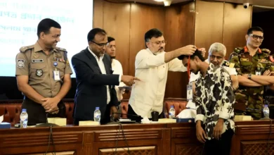 নির্ধারিত স্থানে ব্যবসার জন্য হকারদের ডিজিটাল পরিচয়পত্র দিল ডিএনসিসি