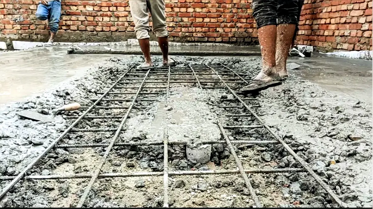 নির্মাণ কাজের অনিয়ম: প্রশ্ন করায় সাংবাদিকদের ওপর ঠিকাদারের ক্ষোভ