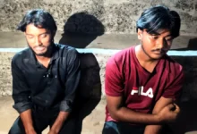 বিএনপির হাতে নিষিদ্ধ ছাত্রলীগের ২ কর্মী পুলিশে সোপর্দ