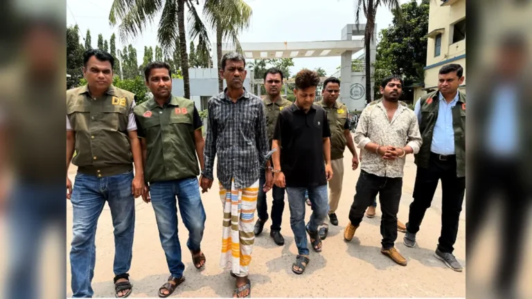 পাবনা মেডিকেলে ঠিকাদারের কাছে ২০ লাখ চাঁদা দাবি-মারধর, গ্রেপ্তার ৩