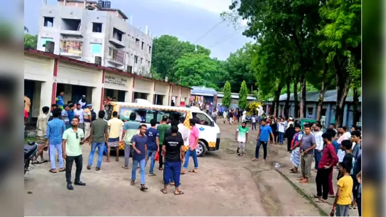 পাবনার একটি বিদ্যালয়ে হঠাৎ করেই একের পর এক ছাত্রী অসুস্থ্য; হাসপাতালে ভর্তি ৬৫ জন