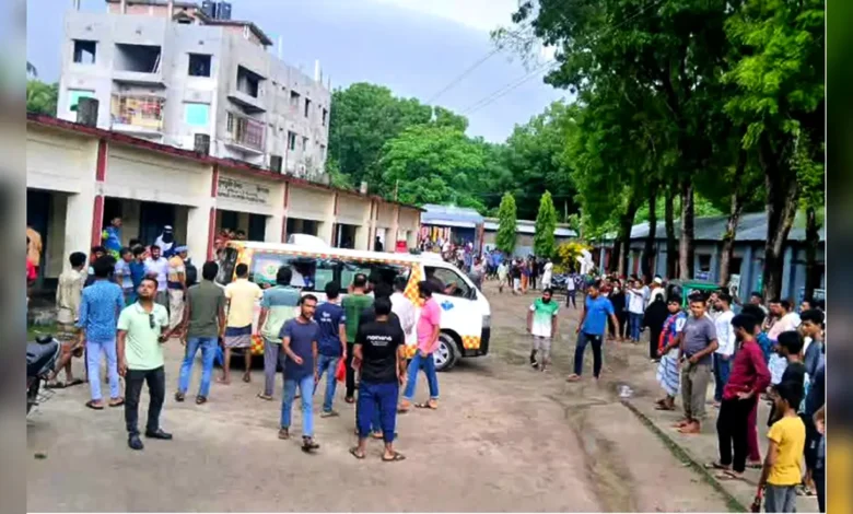 পাবনার একটি বিদ্যালয়ে হঠাৎ করেই একের পর এক ছাত্রী অসুস্থ্য; হাসপাতালে ভর্তি ৬৫ জন