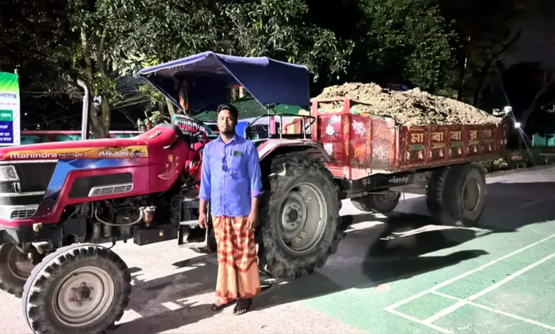 পদ্মা নদী থেকে অবৈধভাবে মাটি উত্তোলন চাঁপাইনবাবগঞ্জে ট্রাক্টরসহ আটক ১, জরিমানা
