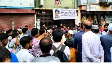 পল্লবীতে রামিসার বাড়ির সামনে বিক্ষোভ; কুলখানির জন্য ঢাকা ছাড়লেন বাবা-মা।