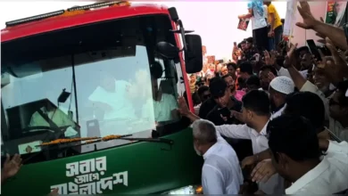 প্রধানমন্ত্রীকে বরণে মহাসড়কে নেতাকর্মীদের ঢল