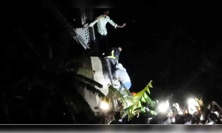 প্রেম ভেঙে যাওয়ায় ৪৬০ ফুট টাওয়ারে প্রেমিকের আত্মহত্যার হুমকি