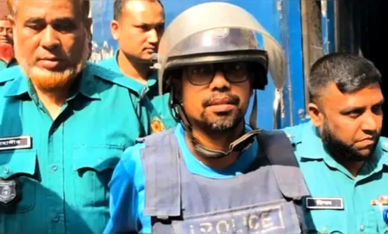 প্রিজনভ্যান দুর্ঘটনায় পলকের ঘাড়-কোমরের হাড় সরেছে