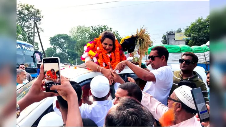 সংরক্ষিত এমপি রুমার ফুলেল সংবর্ধনা, পাবনা-৩ উন্নয়নে কাজের প্রত্যয়