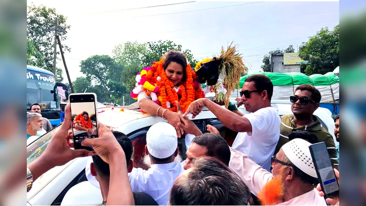 সংরক্ষিত এমপি রুমার ফুলেল সংবর্ধনা, পাবনা-৩ উন্নয়নে কাজের প্রত্যয়
