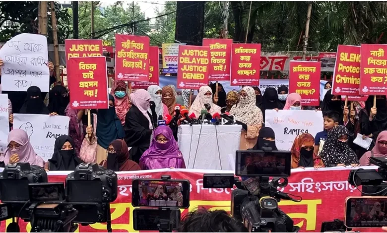 রামিসা হত্যাসহ নারী সহিংসতার প্রতিবাদে ছাত্রীসংস্থার মানববন্ধন