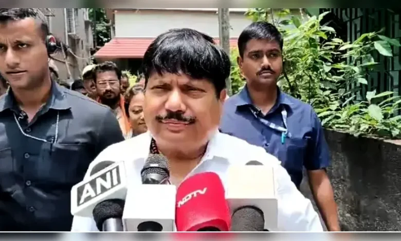 রাস্তায় নামাজে নিষেধাজ্ঞা, মসজিদে আপত্তি নেই: বিজেপির ‘বাহুবলী’ নেতা
