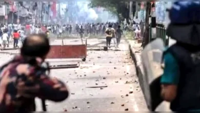 রক্তাক্ত ছবি দেখিয়ে বলা হয়— ‘আন্টি, এটা কি আপনার ছেলে’