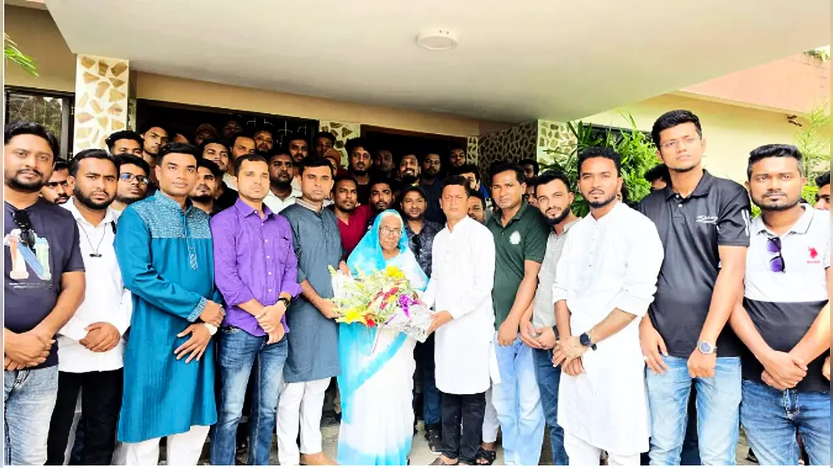 অধ্যাপক নার্গিস বেগমের সঙ্গে যশোর জেলা ছাত্রদলের নবগঠিত কমিটির সৌজন্য সাক্ষাৎ