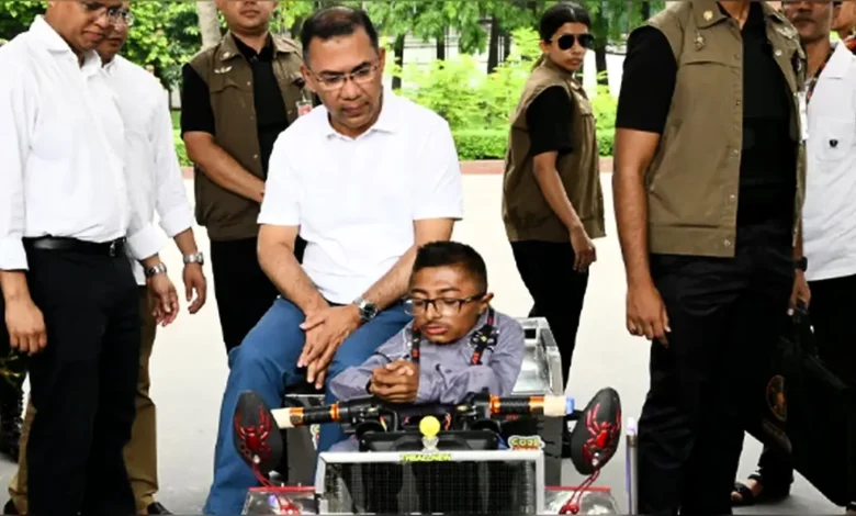 বিশেষ চাহিদাসম্পন্ন তরুণের বানানো ‘স্মার্ট কারে’ চড়লেন প্রধানমন্ত্রী