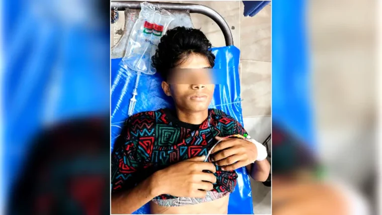 যশোরের বাঘারপাড়ায় ধান বিক্রিকে কেন্দ্র করে পিতা-পুত্রকে ছুরিকাঘাত
