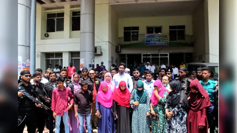 শের-ই-বাংলা মেডিকেলে দালালচক্রের ৮ সদস্য আটক