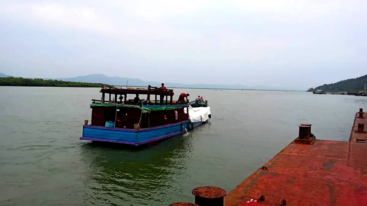 সীমান্ত বাণিজ্য শুরু মিয়ানমারে আলু রপ্তানির মাধ্যমে