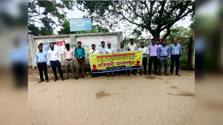 সলঙ্গায় ওষুধ কোম্পানির প্রতিনিধিদের মানববন্ধন অনুষ্ঠিত