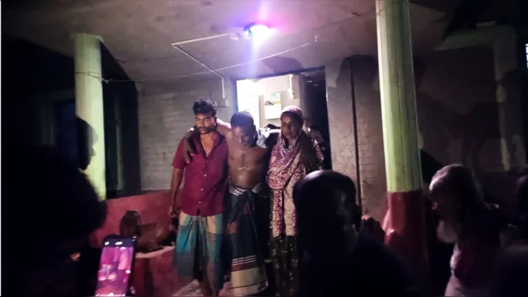 সম্পত্তির লোভে বাবাকে পিটিয়ে হাত-পা ভেঙে দেওয়ার অভিযোগ, তিনদিন ঘরে তালাবদ্ধ