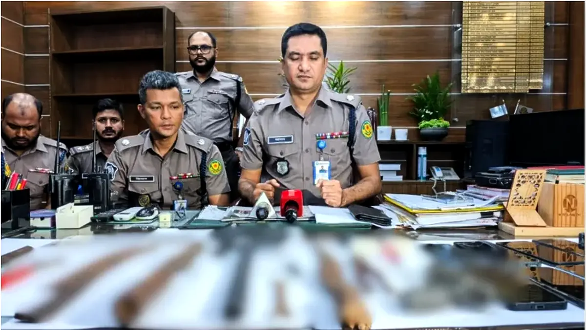 থানায় গিয়ে এসপি জানালেন, তিনিও ছিনতাইয়ের শিকার