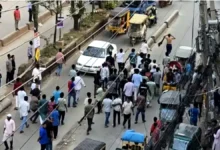 উচ্ছেদ কর্মীদের ওপর হকারদের হামলা