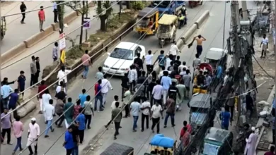 উচ্ছেদ কর্মীদের ওপর হকারদের হামলা