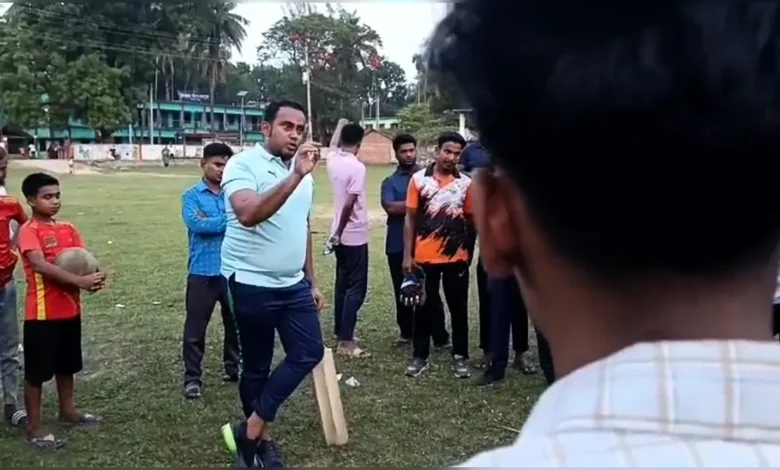 নিজে খেলার জন্য শিশুদের মাঠ থেকে বের করে দিলেন ইউএনও