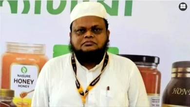অধ্যাপক ৮০% ছেলেকে ‘আনফিট’ বলে ছাত্রীকে লিভ টুগেদার প্রস্তাব দিলেন