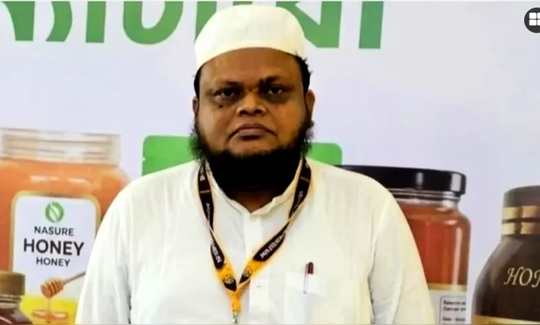 অধ্যাপক ৮০% ছেলেকে ‘আনফিট’ বলে ছাত্রীকে লিভ টুগেদার প্রস্তাব দিলেন
