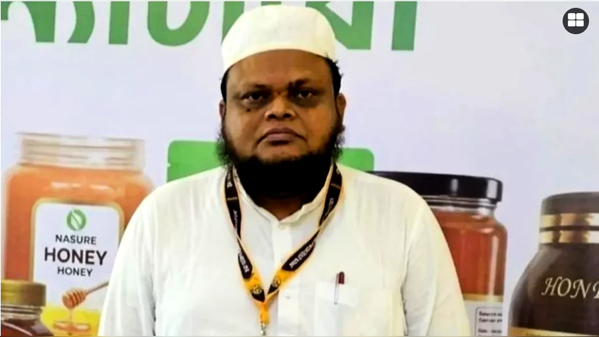 অধ্যাপক ৮০% ছেলেকে ‘আনফিট’ বলে ছাত্রীকে লিভ টুগেদার প্রস্তাব দিলেন