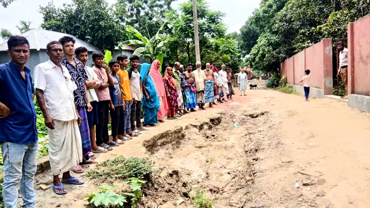 আওয়ামী লীগকে ভোট না দেওয়ায় ২০ বছর কাঁচা রাস্তায় ভোগান্তি