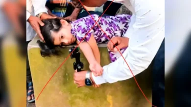 বাবা-মা ডিভোর্সের পর বাচ্চাকে এতিমখানায় ফেলে গেছে
