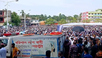 বাবা-মায়ের কবরের পাশে সমাহিত তোফায়েল আহমেদ