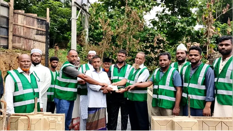 বাঘাইছড়িতে অগ্নিকাণ্ডে ক্ষতিগ্রস্ত পরিবারের পাশে আহলে সুন্নাত ওয়াল জামাত