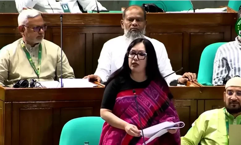 বাজেটে স্বপ্ন দেখলেও বছরজুড়ে স্বপ্নভঙ্গের খেসারত জনগণকে দিতে হয়: সংসদে রুমিন ফারহানা