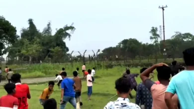 বাংলাদেশিদের ধাওয়ায় পালাল ভারতীয়রা