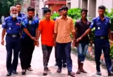 বগুড়ার চৌমুহনীতে বড় ধরনের ডাকাতি নস্যাৎ,অস্ত্র সহ ৪ডাকাত আটক।