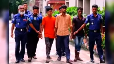 বগুড়ার চৌমুহনীতে বড় ধরনের ডাকাতি নস্যাৎ,অস্ত্র সহ ৪ডাকাত আটক।
