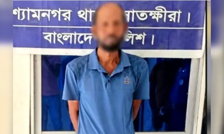 বৃদ্ধা মাকে পিটিয়ে দাঁত ভাঙার অভিযোগে মাদ্রাসা শিক্ষক ছেলে গ্রেফতার