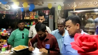 ঈদগাঁও বাজারে সন্ধ্যা ৭টায় দোকান বন্ধের কড়াকড়ি: জরিমানা নিয়ে ব্যবসায়ীদের ক্ষোভ